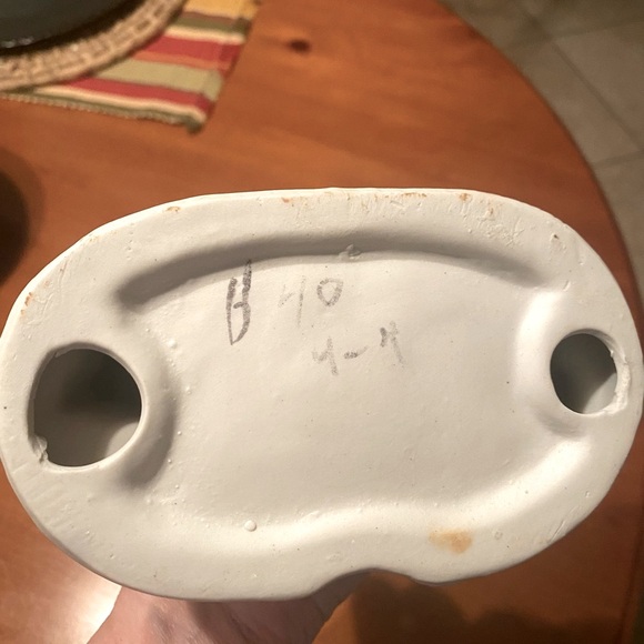 Vintage Colonial Porcelain 80’s Blue & White Couple Figurine Sitting on Sofa - Picture 10 of 15